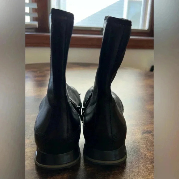 Cole Haan | womens Air Beau booties. Size: 5.5B - Picture 9 of 12